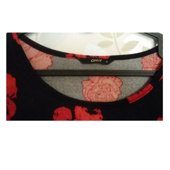 Floral Rose Top Blouse Sz M (can fit L) - Picture 3 of 4